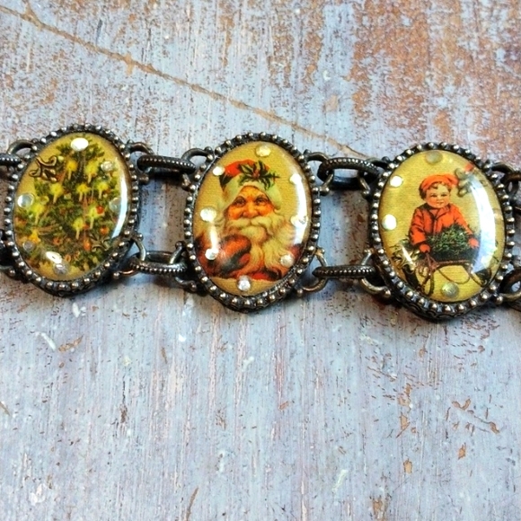 Avon Jewelry - Vintage Nina Ricci Victorian Christmas Charm Bracelet, Oval Santa & Tree Images